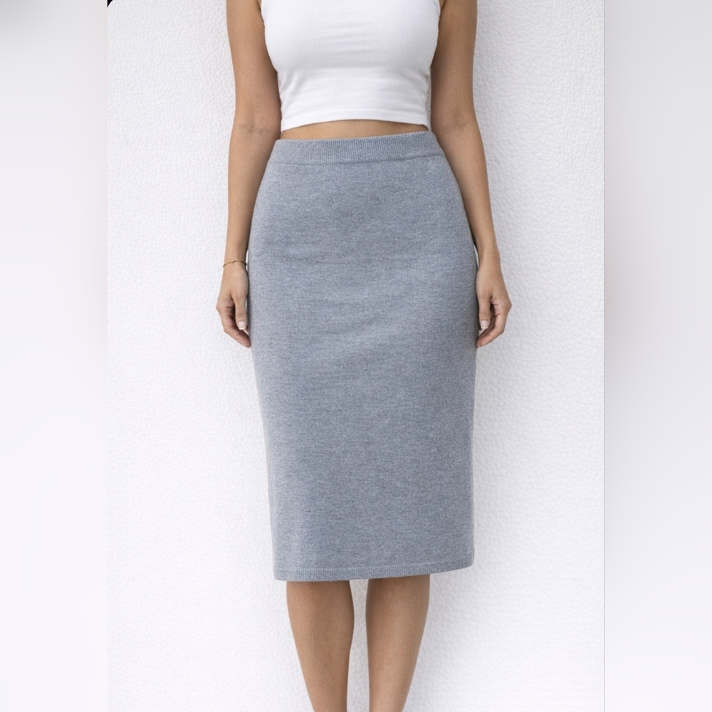 (18) NWOT BANANA REPUBLIC Knit Pencil Skirt, Size L